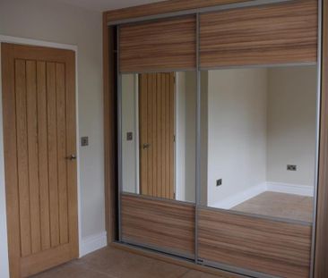 2 bedroom detached house to rent - Photo 2