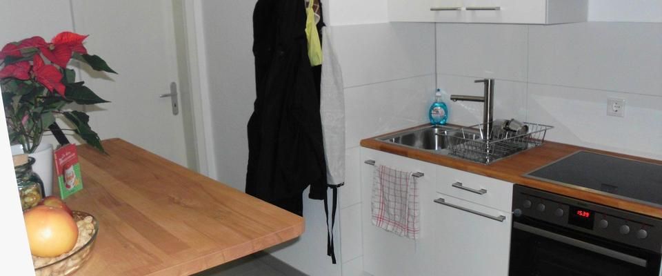 2- Zimmer - Wohnung mit Einbauküche und Terrasse mit kleinem Garten in Aubing - Foto 1