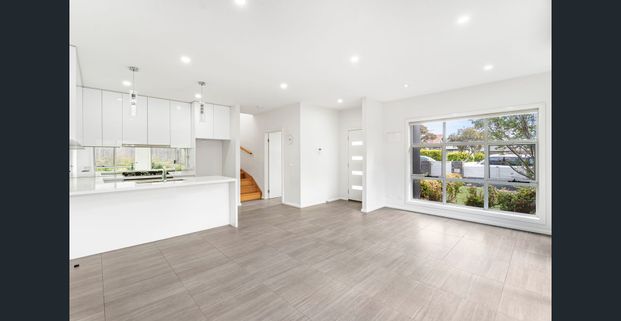 Stylish 3 Bedroom Home - Photo 1