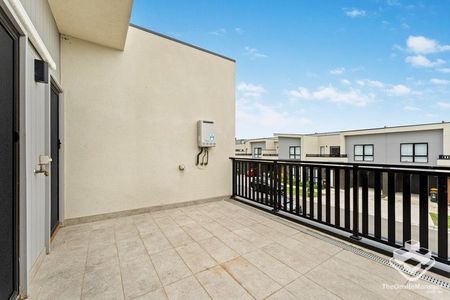 Near New Modern Family Living - Photo 5