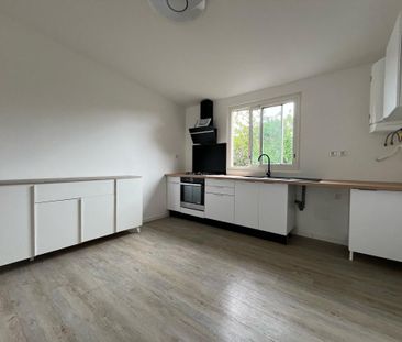 Location Appartement 3 pièces 64m² ST LOUIS 97421 - Photo 3