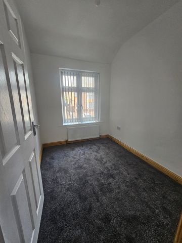 4 Bed Semi-Detached House, Moorland Avenue, M8 - Photo 4