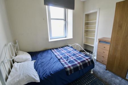 3 bedroom flat to rent - Photo 5