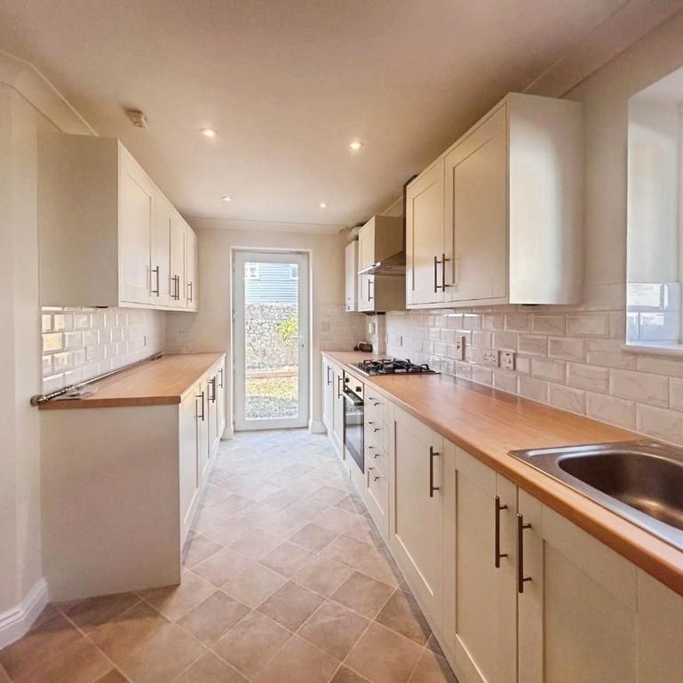 2 bedroom house to rent - Photo 1