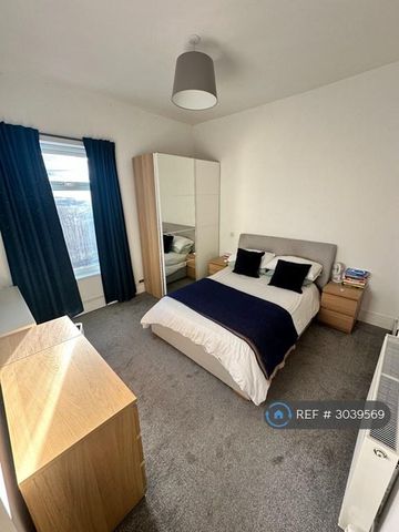 2 bedroom end of terrace house to rent - Photo 3