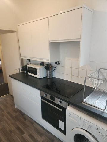 1 bedroom in a flat share to rent - Photo 4