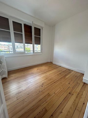 Location Appartement 3 pièces 92m² ST ETIENNE 42100 - Photo 4