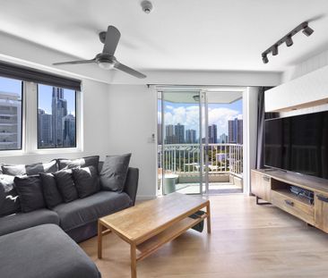 Furnished 13th floor apartment with river and skyline views - Photo 1