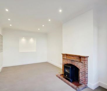 4 bedroom semi-detached house to rent - Photo 2