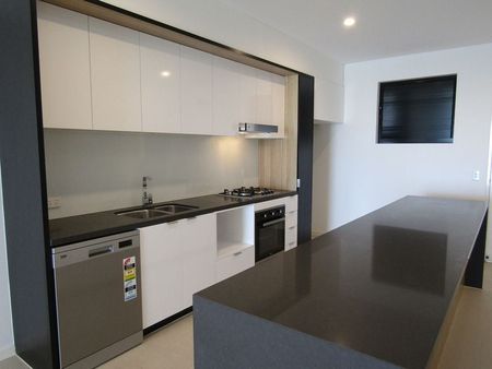 BREAK LEASE - Top Floor Unit, Great Outlook with a very generous exclusive Secure Storage Cage! - Photo 5