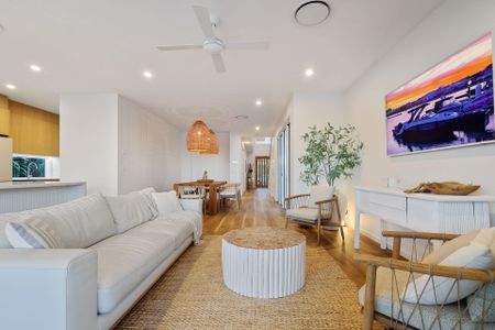 Waterfront Paradise on Coolum Parade - Photo 2