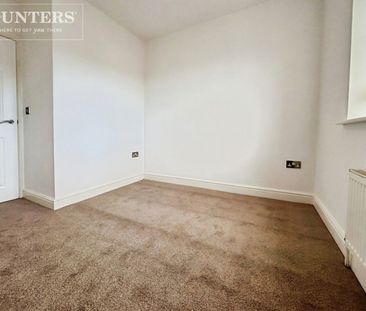 2 bedroom Flat To Let - Photo 1