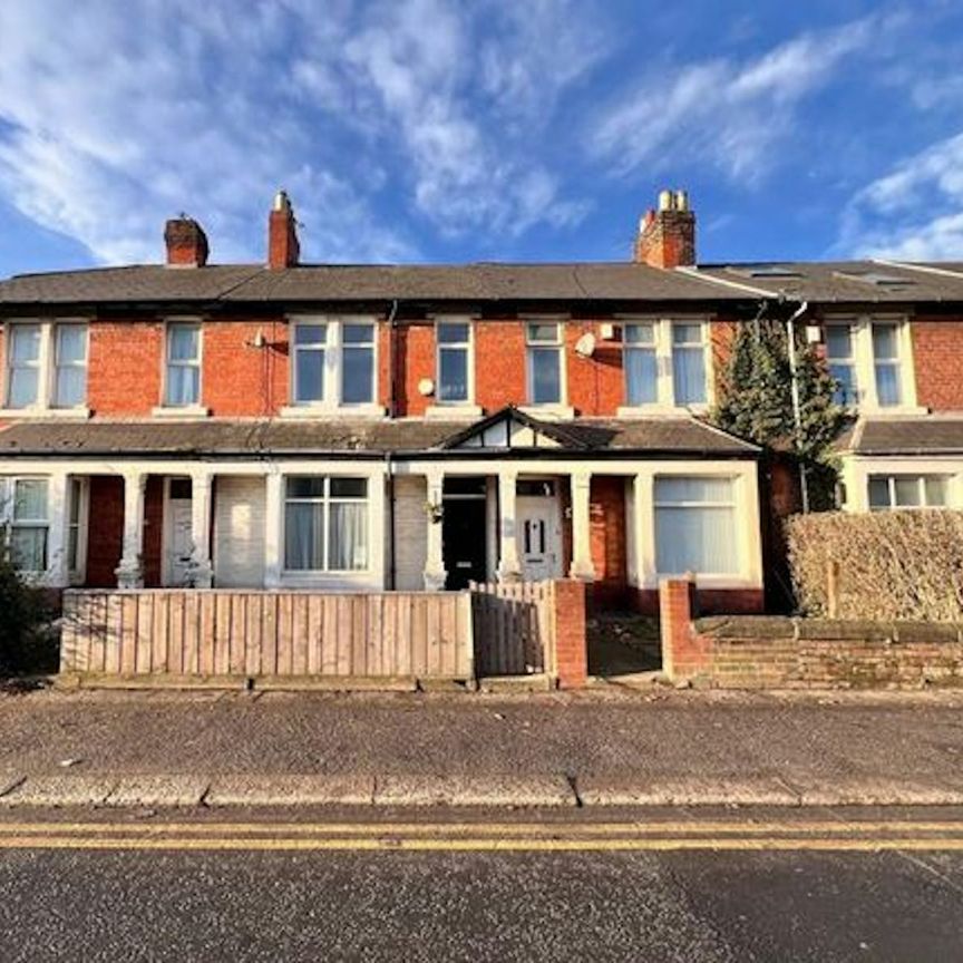 Terraced House to rent on - Photo 1