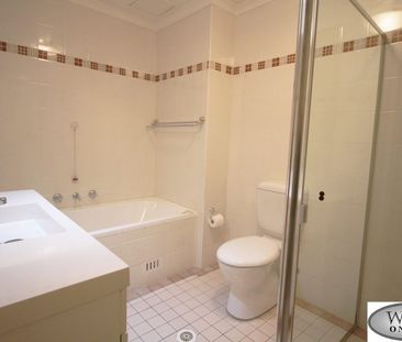 Fully Furnished Large 1 Bedroom Apartment in Sydney CBD - Photo 4