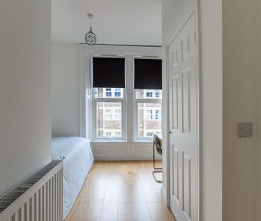 3 bedroom flat to rent - Photo 3