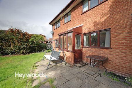 4 bedroom detached house to rent - Photo 4
