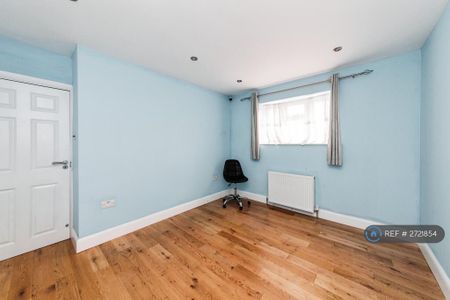 7 bedroom semi-detached house to rent - Photo 2