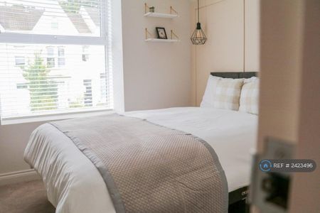 7 bedroom terraced house to rent - Photo 2