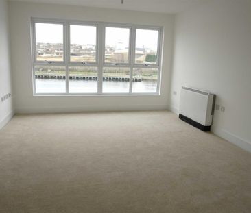 2 Bedroom Flat - Photo 2