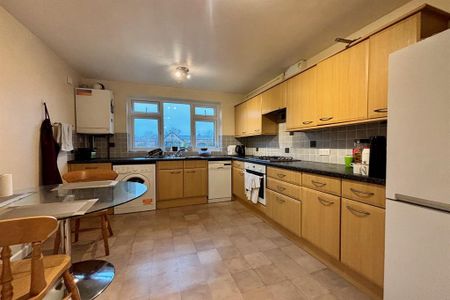 2 bedroom flat to rent - Photo 4