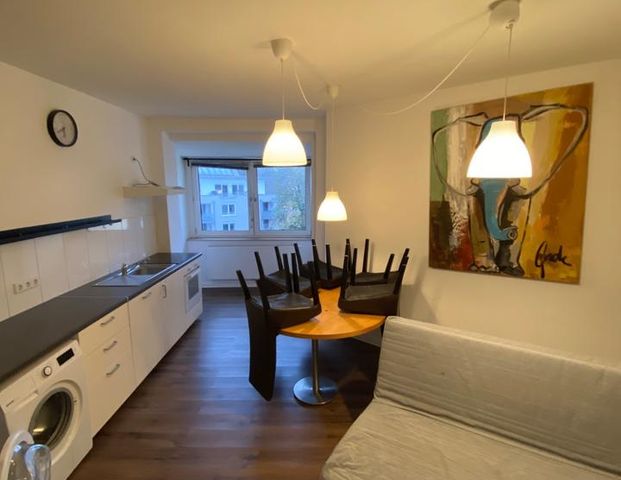 Moderne, teilmöblierte 2-Zimmer-Wohnung mit Einbauküche – Duisburger Straße 11, 45145 Essen (3. OG rechts) - Foto 1