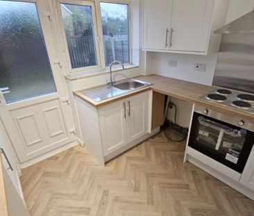 3 bed Semi-Detached - To Let - Photo 6