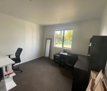 Enjoy unbeatable convenience at 2/43 Smith Street, Frankton – right... - Photo 3