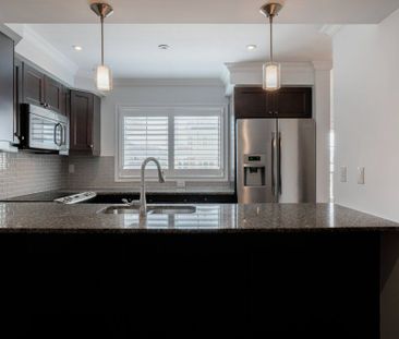 For Lease - 211 Betsy Drive, Oakville, Ontario - Photo 3