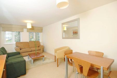 2 bedroom flat to rent - Photo 2