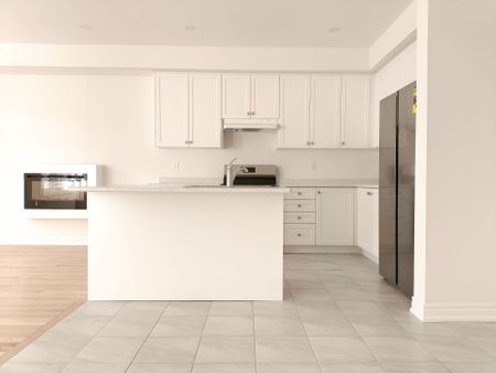 For Lease - 913 Elizabeth Mackenzie Drive, Pickering, Ontario - Photo 3