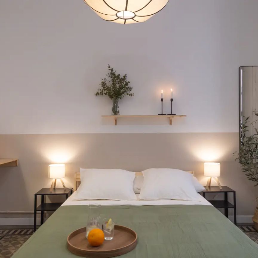 Room in a shared 7-bedroom apartment for rent in Sant Pere Santa Caterina i la Ribera, professionals only - Photo 1