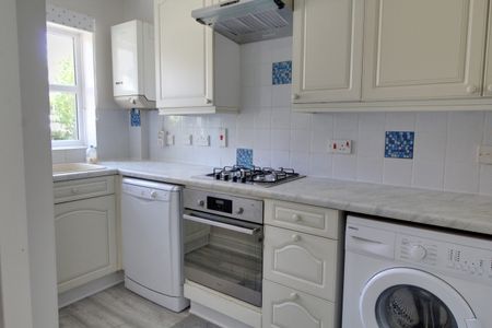 Tongham Meadows, Tongham, GU10 - Photo 5