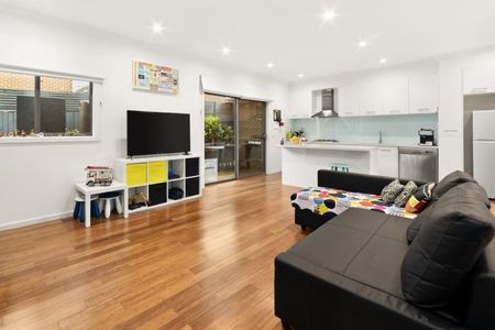 2/16 South Parade, Blackburn VIC 3130 - Townhouse For Rent | Domain - Photo 5