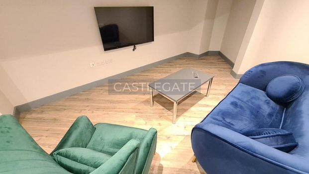 1 bedroom in a flat share to rent - Photo 1