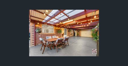 WELL APPOINTED FAMILY HOME! - Photo 4