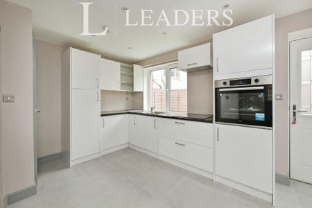 3 bedroom detached house to rent - Photo 4