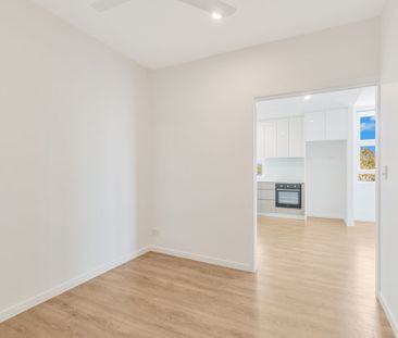 TIDY BEACHFRONT APARTMENT - Photo 2