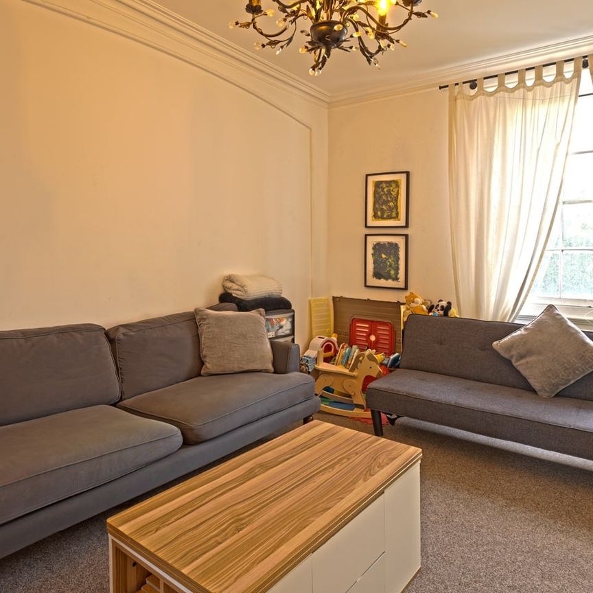 1 Bed Flat, Clapham Common South Side, SW4 - Photo 1