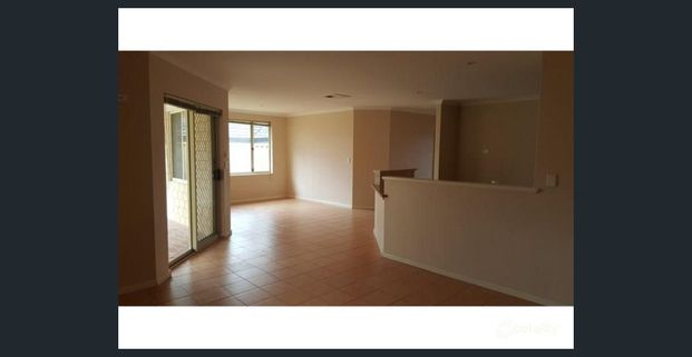 Ideal family rental – stylish, comfortable, and ready to move in! - Photo 1