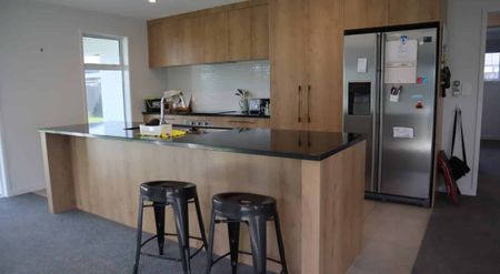 Located in popular Green Hill Estate - Photo 3