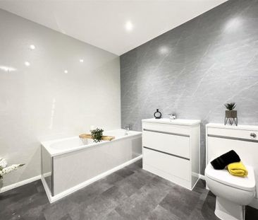 3 bedroom semi-detached bungalow to rent - Photo 4