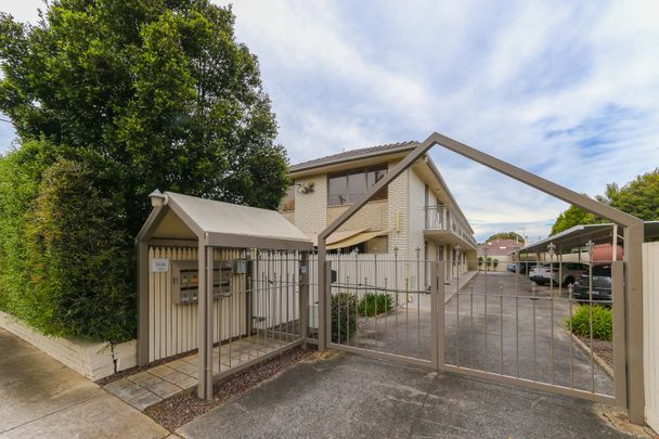 One Bedroom Ground Floor Apartment in Ideal Location - Photo 1