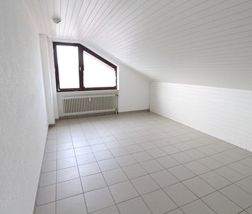 Dachgeschoss-Wohnung in Stadtnähe - Photo 1