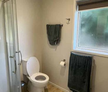 Stylish Fully Furnished Three-Bedroom Rental with Minimal Power Bills - Photo 5