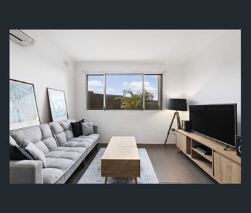 One Bedroom Unit Close to Transport and Shops - Photo 2