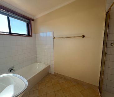 14 Pescott Street, Newtown - Photo 2