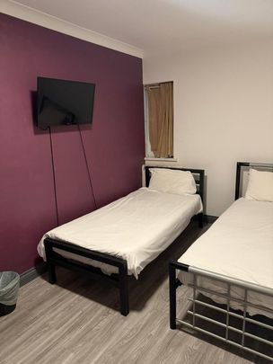 Room in a Shared House, Tanner Street, IG11 - Photo 1