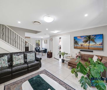 Stunning 4 Bedroom Townhouse Situated in the Heart of Girraween! - Photo 3