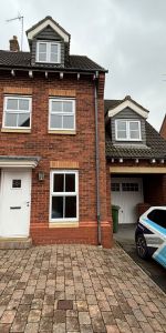 4 bedroom semi-detached house to rent - Photo 4