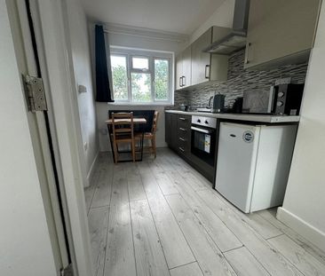 1 Bed Flat, Springbank Road, SE13 - Photo 4